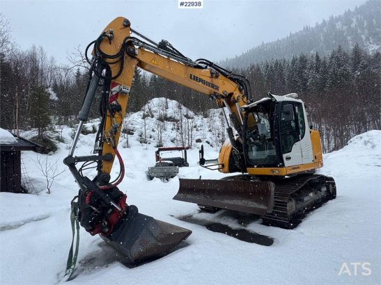 Liebherr R914 Compact crawler excavator with VA boom, 2 buc R914 Compact crawler excavator with VA boom, 2 buc 2018 2 Craw...