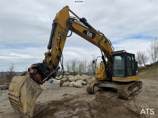 CAT 325FLCR with Engcon rototilt and grading bucket 38 2018 2 Crawler Excavators image 19