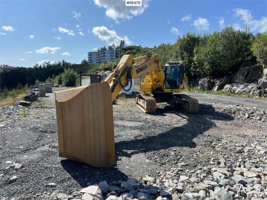 Komatsu PC290LC-11 excavator w/ rotortilt-sanding bucket-D PC290LC-11 excavator w/ rotortilt-sanding bucket-D 2018 2 Crawl...