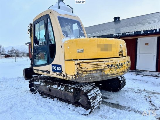 Komatsu PC60-7 crawler excavator with powertilt and 3 buck PC60-7 crawler excavator with powertilt and 3 buck 1994 2 Crawl...