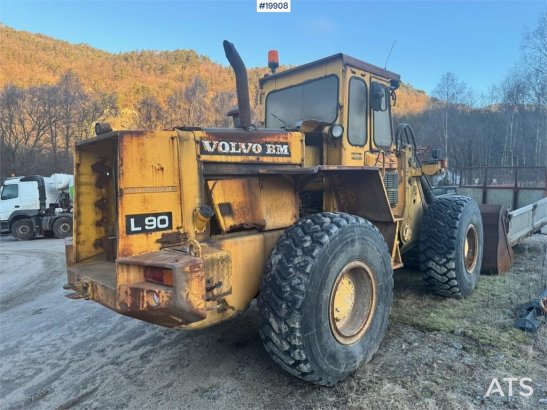 Volvo L90 Wheel Loader w/ Bucket L90 Wheel Loader w/ Bucket 1987 2 Wheel Loaders image 34
