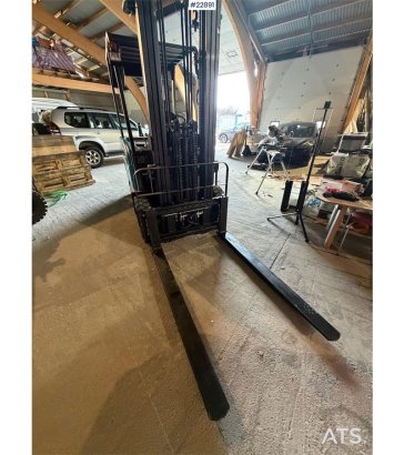 Hilt CPD-30 truck w/extensions. – lifting height 5 Hilt CPD-30 truck w/extensions. – lifting height 5 2025 2 Forklift imag...