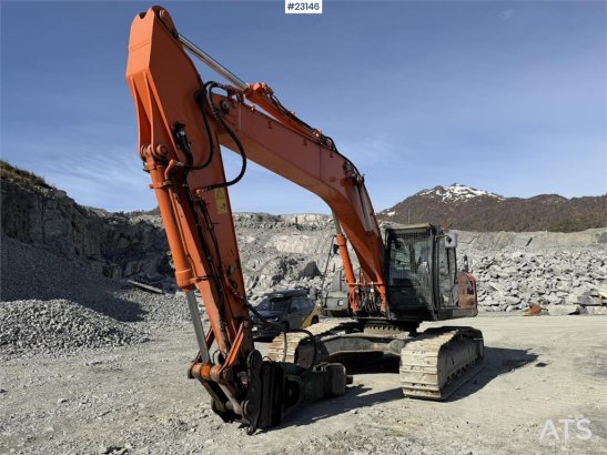 Hitachi ZX290LC-5B excavator with a digging bucket ZX290LC-5B excavator with a digging bucket 2013 2 Crawler Excavators im...