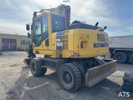 Komatsu PW160-8 Wheel Excavator with tilt and 2 buckets 915 2013 2 Wheeled Excavators image 4