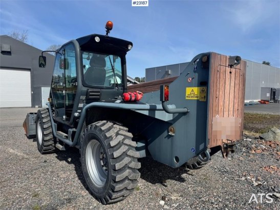 Merlo P40.17 telehandler w/ bucket – pallet forks – jib P40.17 telehandler w/ bucket – pallet forks – jib 2014 2 Wheel Loa...