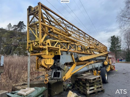 Potain HD40 tower crane with cabin. Potain HD40 tower crane with cabin. 2000 2 Tower cranes image 4