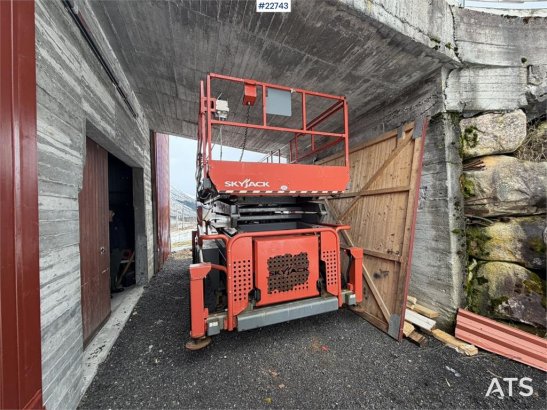 SkyJack SJ9250 scissor lift Skyjack SJ9250 scissor lift 2016 2 Scissor Lifts image 34