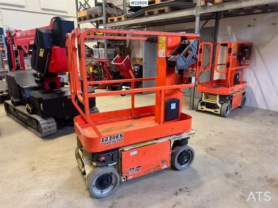 JLG 1230ES scissor lift. 230 hours. 1230ES scissor lift. 230 hours. 2016 2 Scissor Lifts image 34