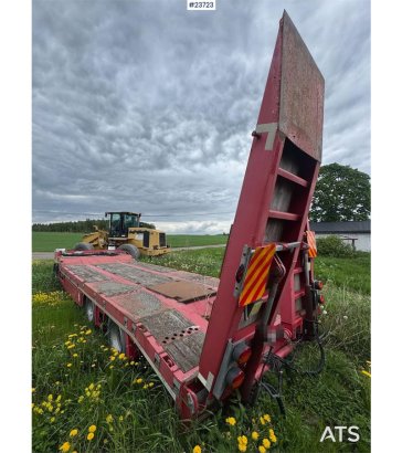Maur Machine Trailer – Hydraulic Loading Ramps Maur Machine Trailer – Hydraulic Loading Ramps 2015 2 Lowloader trailers im...