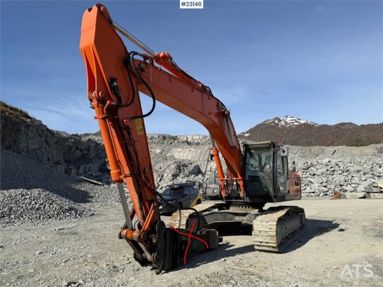 Hitachi ZX290LC-5B excavator with a digging bucket ZX290LC-5B excavator with a digging bucket 2013 2 Crawler Excavators im...