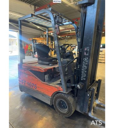 Toyota 8FBE15 Electric Forklift 8FBE15 Electric Forklift 2001 2 Forklift image 4