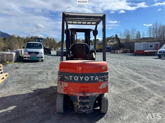 Toyota 7FBMF25 Forklift – Electric 7FBMF25 Forklift – Electric 2013 2 Forklift image 4