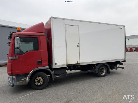 MAN TGL 8.220 4x2 box truck with a 2-ton lift TGL 8.220 4x2 box truck with a 2-ton lift 2013 2 image 4