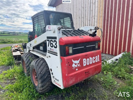 Bobcat 763 Skid-Steer Loader with Bucket, Grapple and Pal 763 Skid-Steer Loader with Bucket, Grapple and Pal 2003 2 image 4