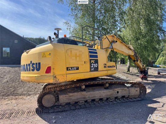 Komatsu PC210LC Excavator with 2020 Rototilt and 2 Buckets PC210LC Excavator with 2020 Rototilt and 2 Buckets 2016 2 Crawl...