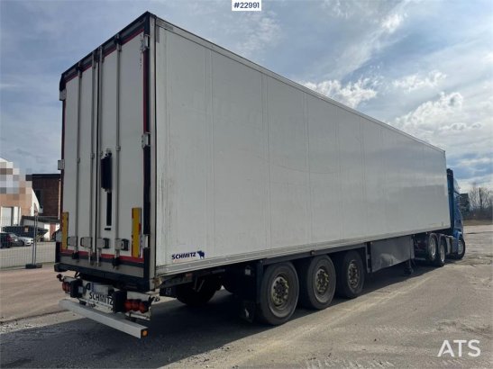 Schmitz Cargobull box semi-trailer with Carrier refrigeration unit. Schmitz Cargobull box semi-trailer with Carrier refrig...