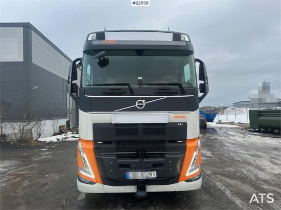 Volvo FH crane truck 8x2 w/ 95 t/m crane, jib and winch, 590 2024 2 Crane trucks image 4