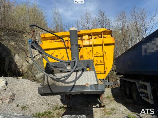 Maur Bilpåbygg 3-axle tipping semi-trailer for sale as a repair o Maur bilpabygg 3-axle tipping semi-trailer for sale as a...