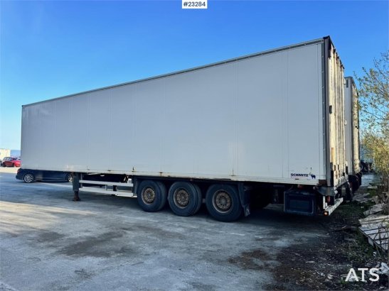 Schmitz box semi-trailer with fridge/freezer unit – load b Schmitz Cargobull box semi-trailer with fridge/freezer unit – l...