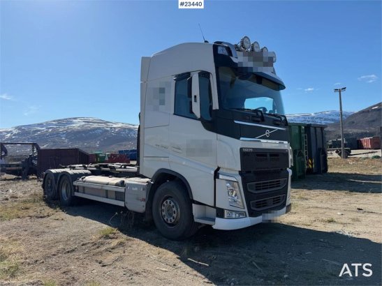 Volvo FH 540 6x2 hook truck w/ 20T hook - One owner. WAT 590 2019 2 Tractor Units image 4