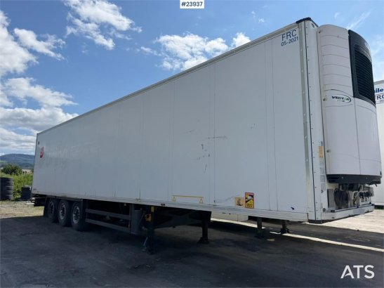 Schmitz Cargobull with refrigeration/freezing unit Schmitz Cargobull with refrigeration/freezing unit 2015 2 image 19