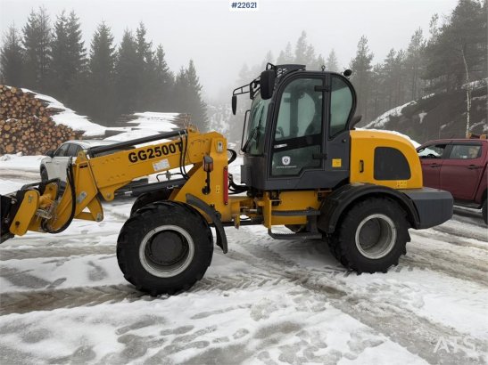 Günter Grossmann Ladowarka GG2500T telehandler with a bucket and l Günter Grossmann Ladowarka GG2500T telehandler with a b...
