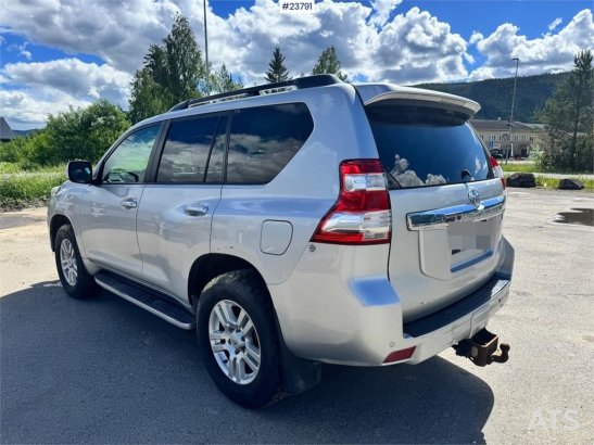 Toyota Land Cruiser – 190 HP – 2 Sets of Tires Land Cruiser – 190 HP – 2 Sets of Tires 2014 2 Small Vans image 4