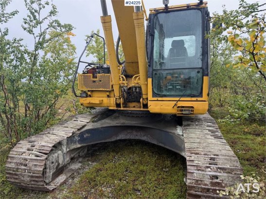 Komatsu PC240LC-7K excavator w/ 2 buckets – prepared for m PC240LC-7K excavator w/ 2 buckets – prepared for m 2005 2 Crawl...