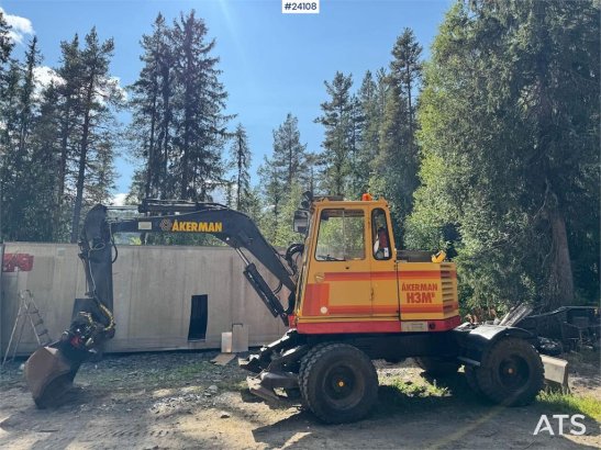 Åkerman H3M Wheeled Excavator – Tiltrotator and Bucket H3M Wheeled Excavator – Tiltrotator and Bucket 1994 2 Wheeled Excav...