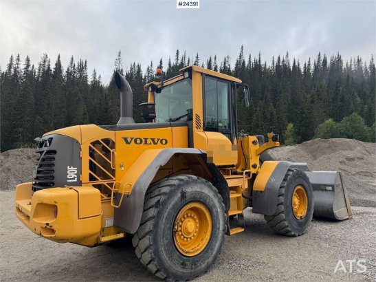 Volvo L90F Wheel Loader w/ Bucket and Pallet Forks – Low 10140 2008 2 Wheel Loaders image 4