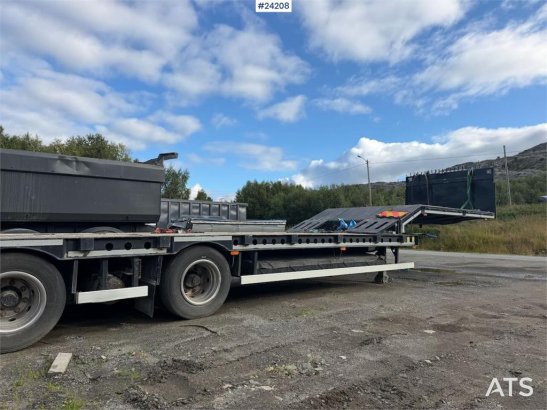 Istrail 3 axle machine trailer w/ extension, widening and Istrail 3 axle machine trailer w/ extension, widening and 2018 2...