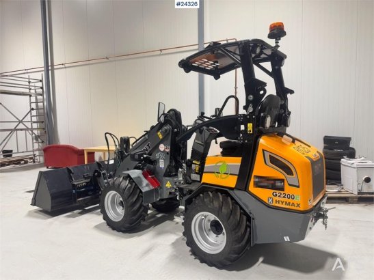 GiANT G2200 Wheel Loader w/ Pallet Forks and 2 Buckets – Giant G2200 Wheel Loader w/ Pallet Forks and 2 Buckets – 2021 2 W...