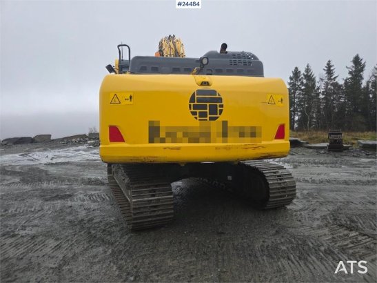Komatsu PC210LC-11 Excavator with OilQuick quick coupler a PC210LC-11 Excavator with OilQuick quick coupler a 2022 2 Crawl...