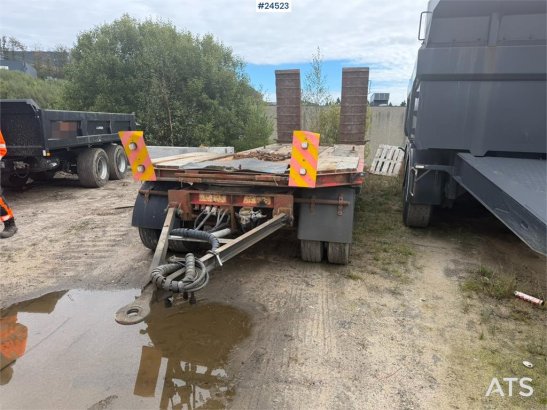 U LTU 3 Tri-axle machinery trailer with hydraulic U LTU 3 Tri-axle machinery trailer with hydraulic 2002 2 Lowloader trail...