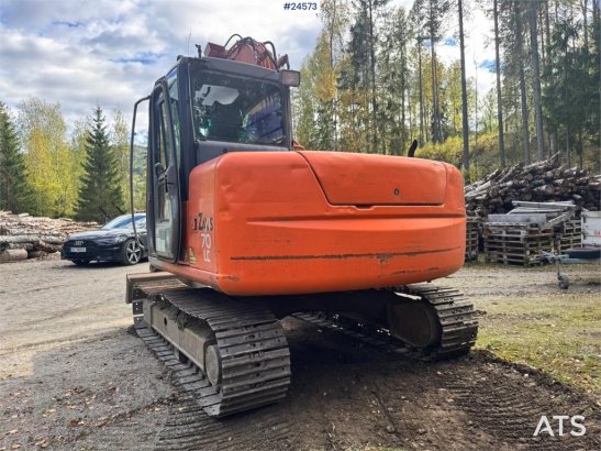 Hitachi ZX70 Excavator with Tiltrotator and 3 Buckets – On ZX70 Excavator with Tiltrotator and 3 Buckets – On 2004 2 Crawl...