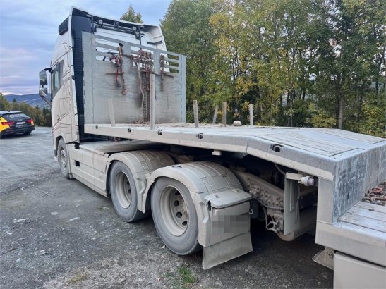 Volvo FH500 6x4 Tractor Unit with Hydraulics – 230,000 k 590 2021 2 Tractor Units image 4
