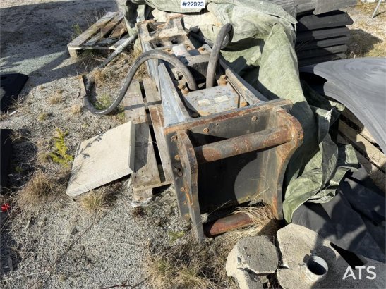 Komatsu JTHB160-1 Hydraulic Breaker w/S60 Attachment and C JTHB160-1 Hydraulic Breaker w/S60 Attachment and C 2017 2 image 4