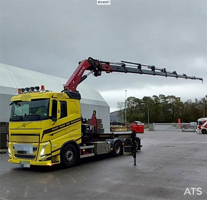 Volvo FH540 8x4 Tridem truck with 35 tm Hiab crane and 2 590 2022 2 Crane trucks image 4