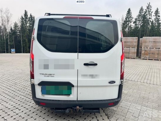Ford Transit 4x2 Van with 2 Sets of Tires Transit 4x2 Van with 2 Sets of Tires 2016 2 Small Vans image 5
