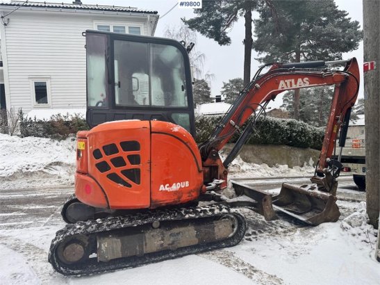 Atlas AC40U Mini Excavator w/ 2 buckets and Spike Hammer AC40U Mini Excavator w/ 2 buckets and Spike Hammer 2019 2 Crawler...