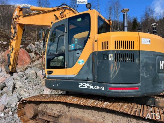 Hyundai Robex 235 LCR-9 w/ Excavator bucket and gps Robex 235 LCR-9 w/ Excavator bucket and gps 2012 2 Crawler Excavators ...