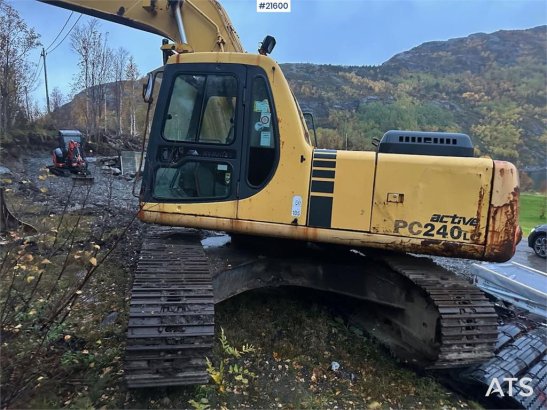 Komatsu PC240LC excavator. WATCH VIDEO. PC240LC excavator. WATCH VIDEO. 2000 2 Crawler Excavators image 20