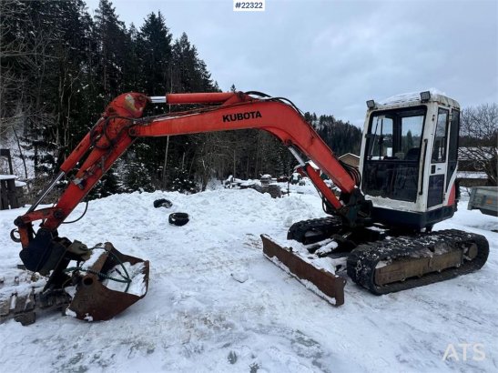 Kubota KX161-2 Tracked Excavator with Hydraulic Grading B KX161-2 Tracked Excavator with Hydraulic Grading B 2002 2 Crawle...