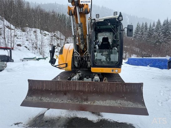 Liebherr R914 Compact crawler excavator with VA boom, 2 buc R914 Compact crawler excavator with VA boom, 2 buc 2018 2 Craw...