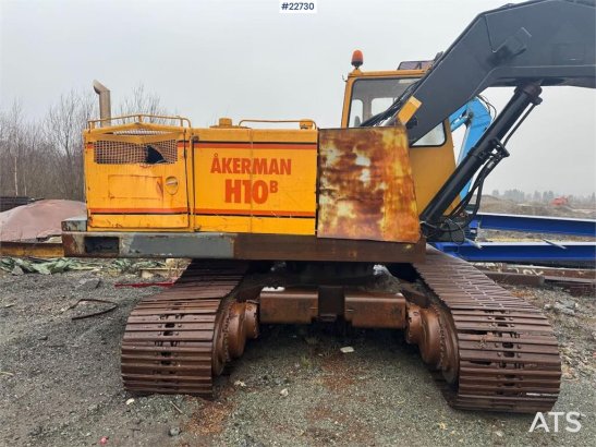 Åkerman H10B crawler excavator with digging bucket. H10B crawler excavator with digging bucket. 2 Crawler Excavators image 35