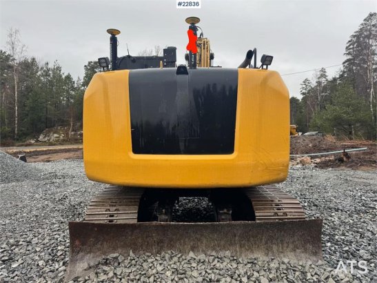 CAT 313FL crawler excavator with 2 buckets and tiltrot 26 2017 2 Crawler Excavators image 20