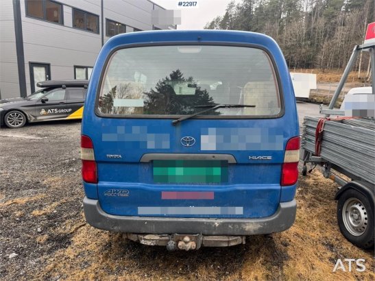 Toyota Hiace 4WD with 2 sets of tires Hiace 4WD with 2 sets of tires 2005 2 Small Vans image 20