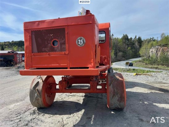 Brøyt X2 excavator w/bucket (Nostalgia!) Broyt X2 excavator w/bucket (Nostalgia!) 1963 2 Crawler Excavators image 35