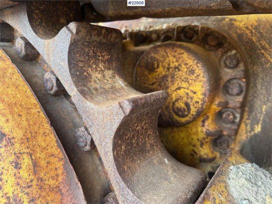 Komatsu D355-3 A dozer w/ ripper and cutter D355-3 A dozer w/ ripper and cutter 1976 2 Dozers image 20