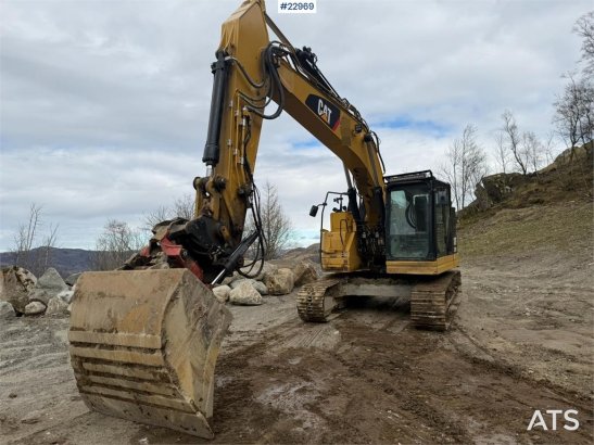 CAT 325FLCR with Engcon rototilt and grading bucket 38 2018 2 Crawler Excavators image 20